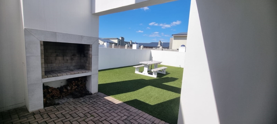 2 Bedroom Property for Sale in Blue Lagoon Western Cape